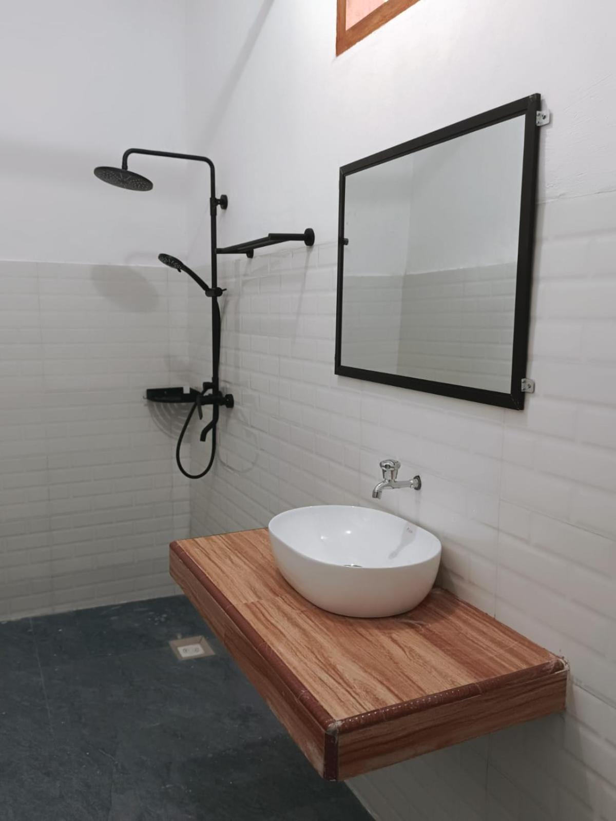 Kuta Lodge Homestay Экстерьер фото